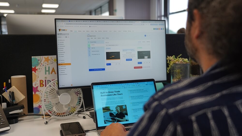 PPC management test stage A/B testing ads and landing pages on digital campaign dashboard