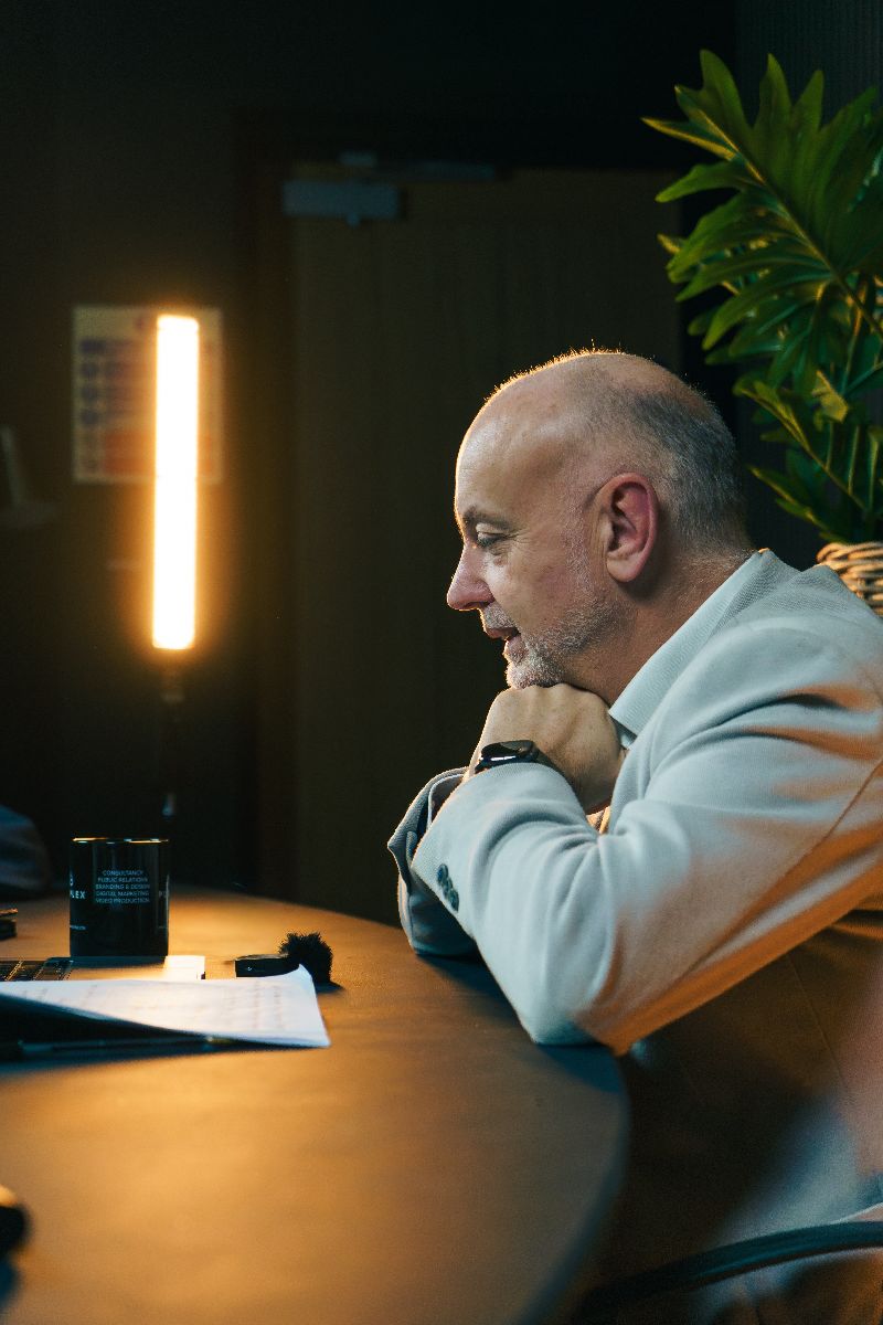 Andrew Scott delivering his business growth webinar.